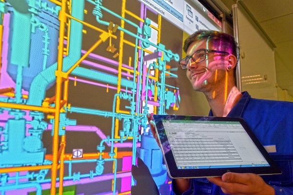 Rouven: was früher auf dem Zettel erstellt wurde, wird heute alles digital auf dem Tablet ausgearbeitet (Foto: BASF)