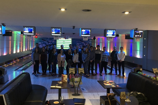 März 2020: Das erste Patenschaftstreffen für unsere neuen Azubis im Dersa Bowling Center Damme. (Foto: Dorina Müller, BASF Lemförde)