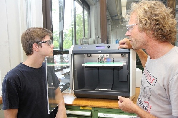 Der Chemiepark bezeichnet sich als Chancenstandort: viele Berufe werden dort ausgebildet - die Ausbildung ist im Verbund organisiert, d.h. dass man verschiedenen Unternehmen kennen lernt (Foto: Gendorf).