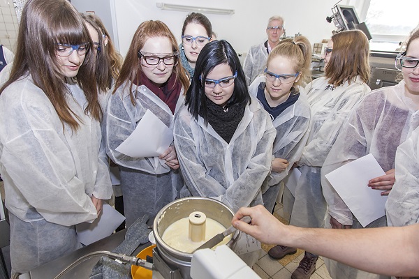 Verschiedene Tests mit Schmelzkäse zeigten, worauf es bei der Herstellung ankommt (Foto: Proimage).