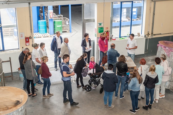 Warum müssen Lack-Ansätze durch die Mühle? Marcel erklärt´s. (Foto: Jansen)