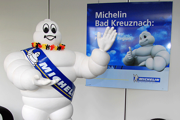 Am Sonntrag trägt bestimmt nicht nur das Michelin-Männchen schwarz - rot - gold (Foto: Michelin).