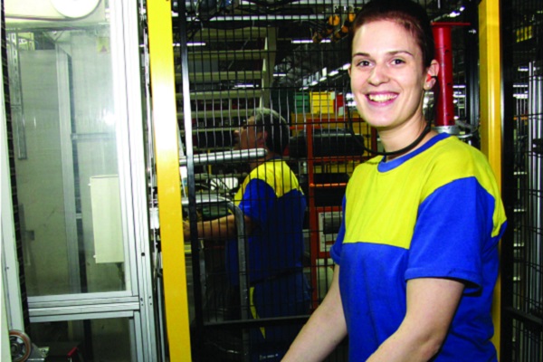 Marina Schmidt war die erste Anlagenfahrerin für eine automatische Reifenfertigungsmaschine im Reifenwerk Bad Kreuznach (Foto: Michelin).