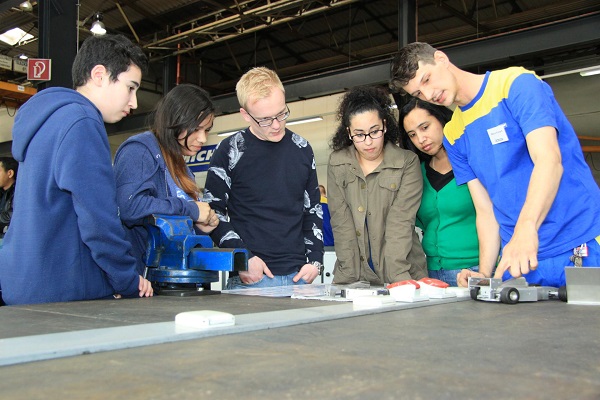 Auch Michelin war bei der Nacht der Ausbildung dabei. Die Azubis zeigten die Werkstätten, in denen sie lernen (Foto: Michelin).