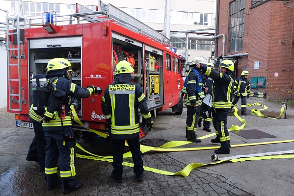 Bei der Ereignisübung übten die Einsatzkräfte der Renolit-Werkfeuerwehr und der Feuerwehr Frankenthal das reibungslose Zusammenspiel. (Foto: Renolit)