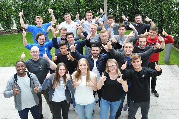 Voll motiviert: 22 Azubis haben an den Standorten Worms und Frankenthal ihre Ausbildung begonnen. (Foto: Renolit)