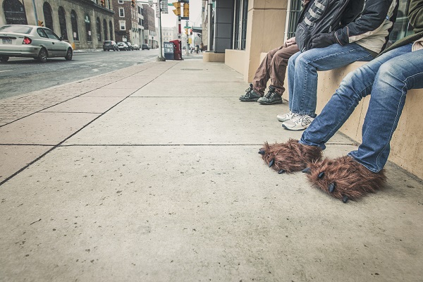 Vorstellungsgespräch? Der erste Blick geht nach unten - deswegen achtet auf eure Schuhwahl. (Foto: Ryan McGuire, Stocksnap, CC0).