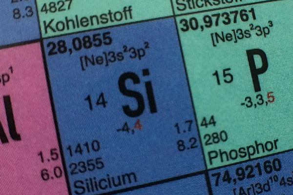 Jede Menge Kenndaten zum Element sind auf den Periodensystemen von Elementare Vielfalt. Wenn ihr ein PSE haben wollt, meldet euch bei uns. (Foto: SL, PSE von Elementare Vielfalt)