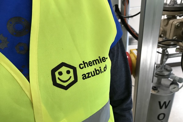 Der ChemieAzubi im Chemielabor von Grace in Worms (Foto: ChemieAzubi)