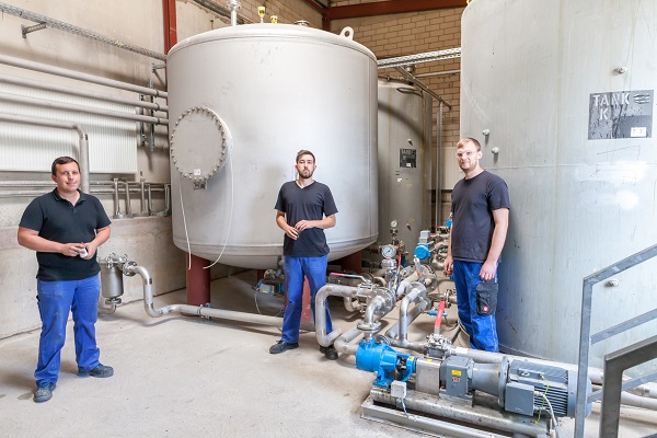 Zuerst eine Ausbildung bei Jansen absolviert, dann die Meisterprüfung abgelegt - Florian, Marcel und Matthias (v.l.) Foto: Jansen