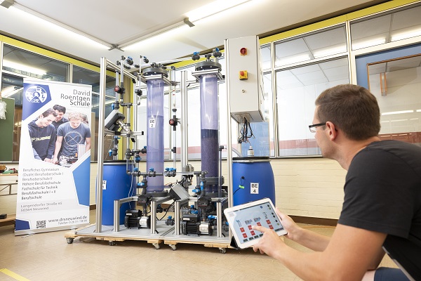 Im Zeitalter von Industrie 4.0 verschmelzen Produktion und IT-Technik, jetzt sogar auch mit der Berufsschule (Foto: Jan Hosan)