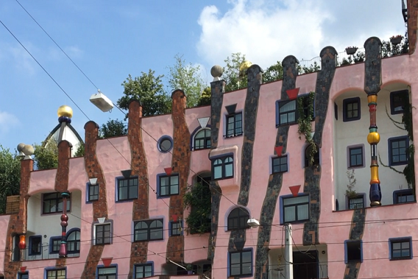 Es blieb auch Zeit für Sightseeing - hier das Hundertwasser-Haus in Magdeburg. (Foto: SA)