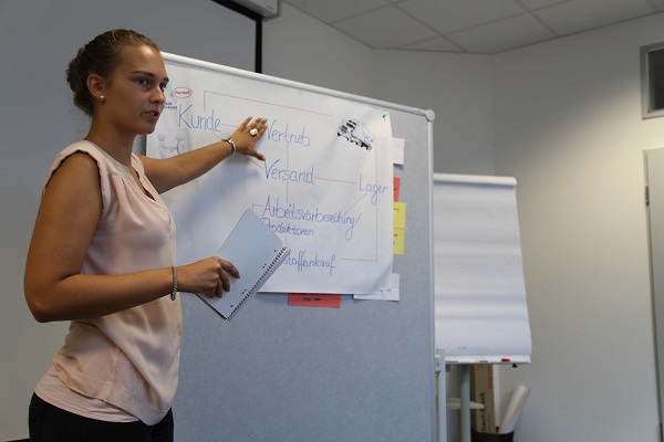 Präsentationen der Abteilungen von Thor und Fachwissen rund um Ausbildung und Beruf gehörten auch zu den Einführungstagen (Foto: Bohrmann).