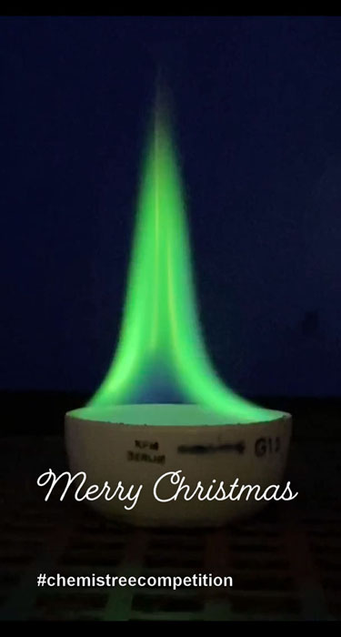 Was für eine coole Idee: diese grüne Flamme hat die Form eines Weihnachtsbaums. Eine sehr coole Umsetzung der Azubis der BASF in Ludwigshafen. 