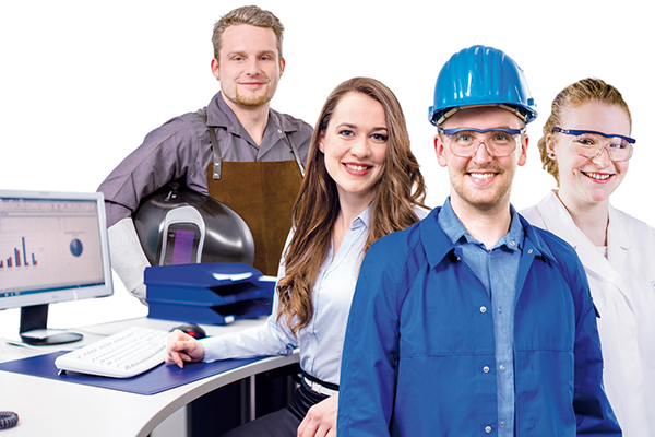 Eine Ausbildung mit Provadis ist das Sprungbrett für deine Karriere bei international renommierten Unternehmen im Industriepark Höchst, am Standort Behringwerke in Marburg und im Rhein-Main-Gebiet. Foto: Provadis